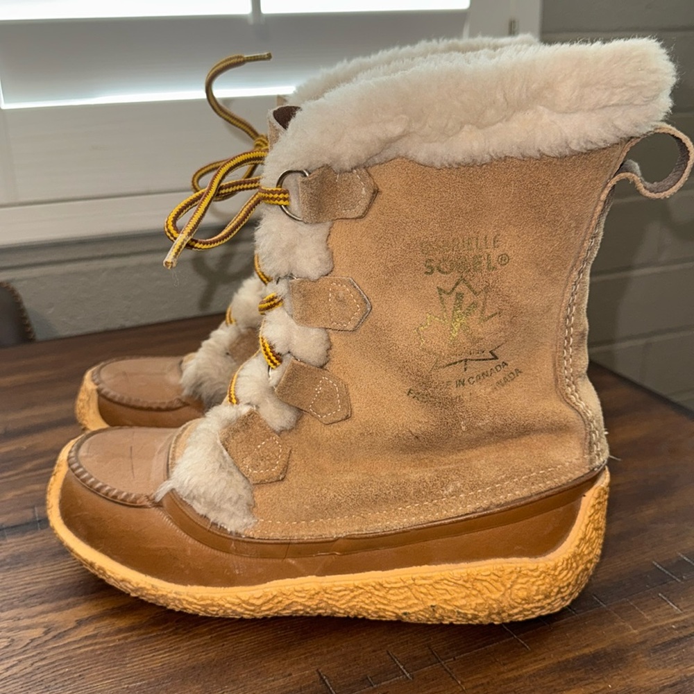 Vintage Sorel Gabrielle felt lined women’s size 6-7 winter/snow boots tan suede
